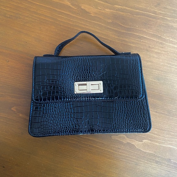 Cute 90s vegan crocodile skin purse - Picture 2 of 6